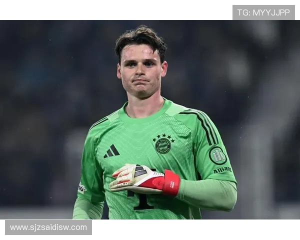 乌尔比希哥哥现场观弟弟训练拜仁女足二队门将教练身份引关注 乌尔比希哥哥现场观弟弟训练拜仁女足二队门将教练身份引关注